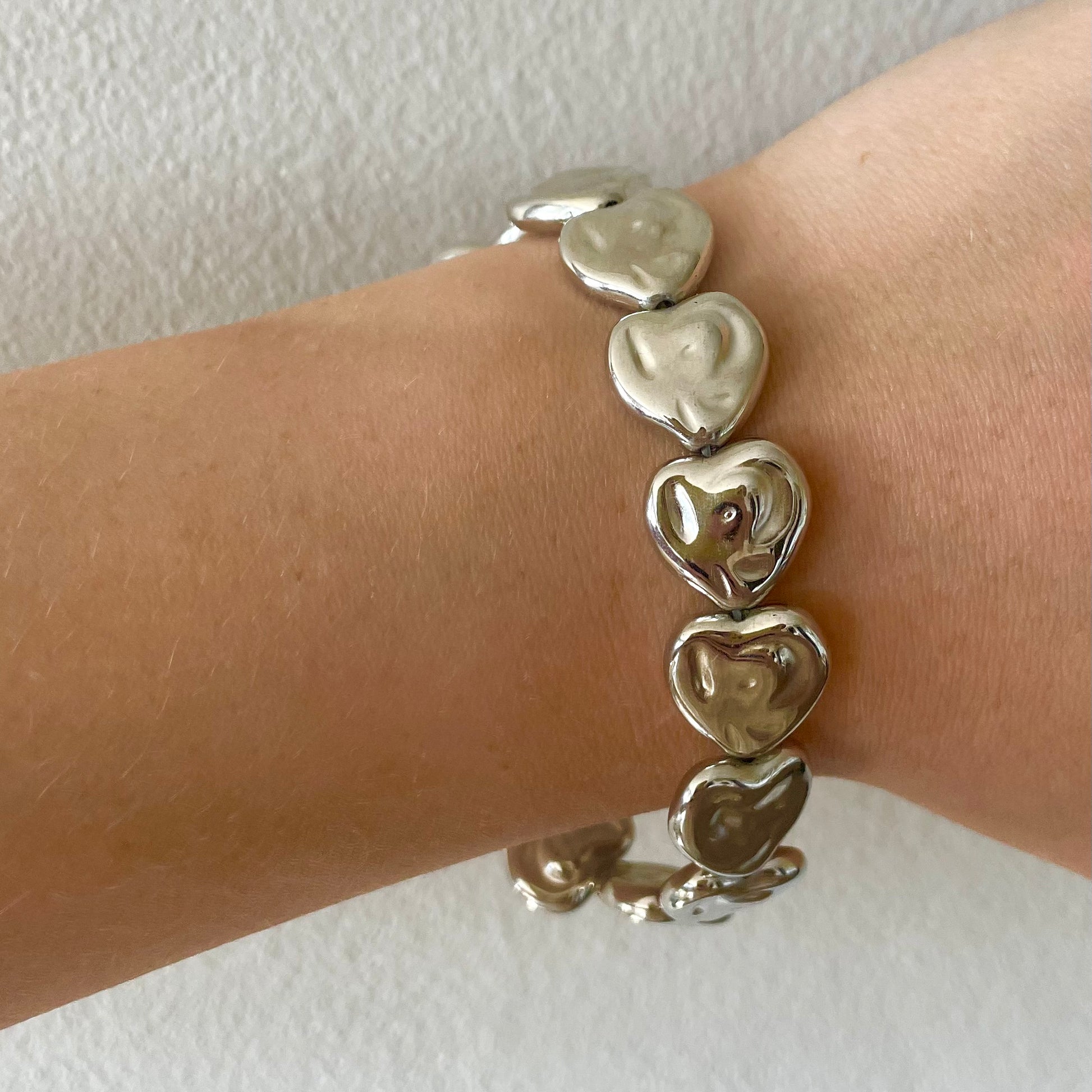 Heartbeat Chunky – Silver-Plated Acrylic Heart Bracelet