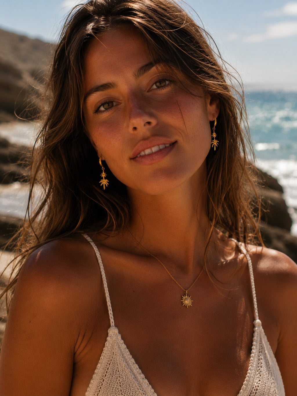 Trópico Palm Tree & Star Drop Earrings