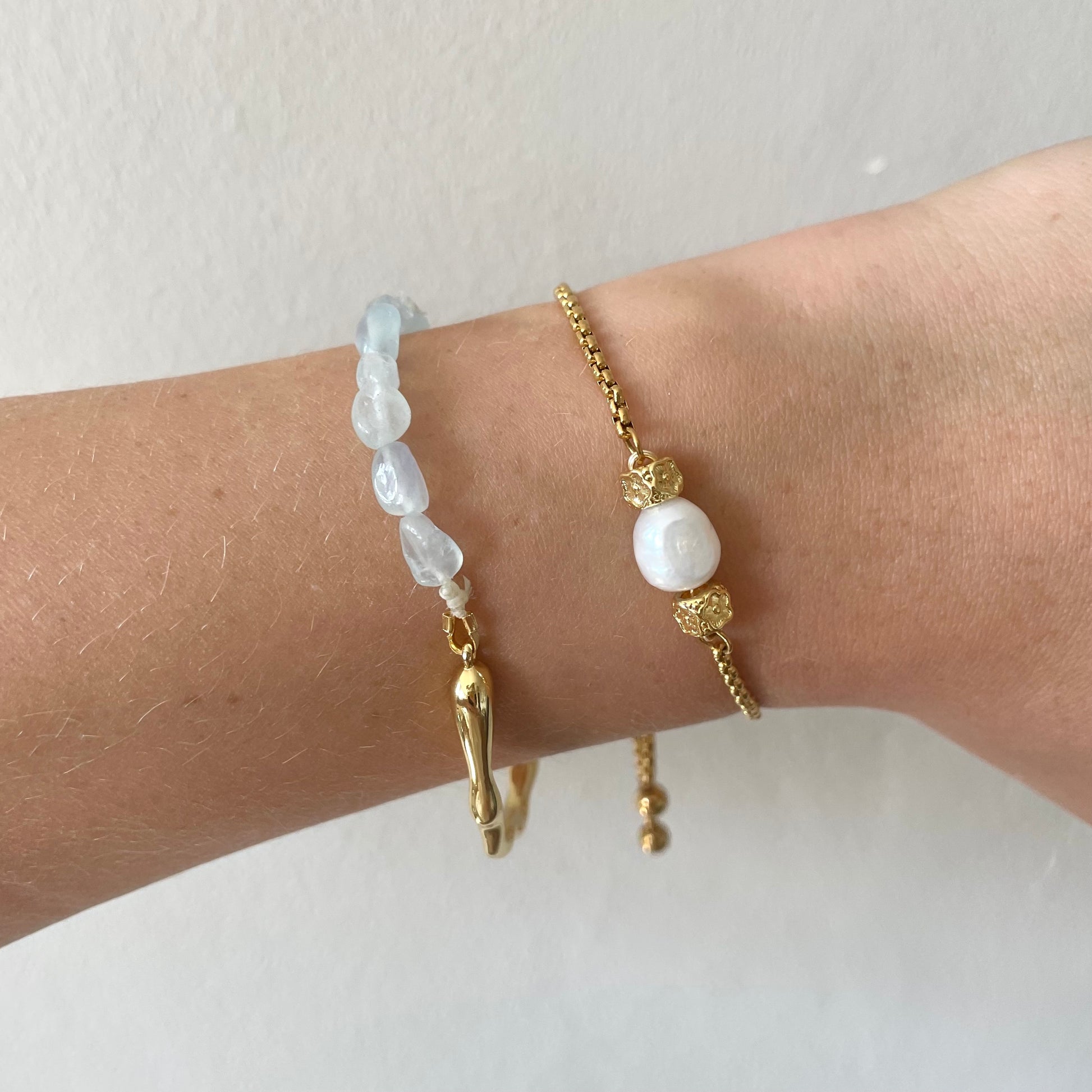 Gold Cord Bracelet with Baroque Pearl – Coastal Edition