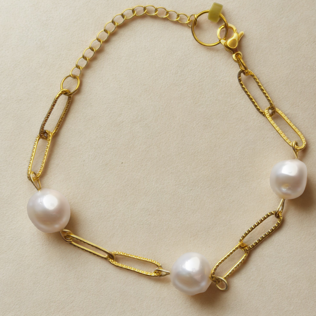 Isla Bracelet – Minimalist Freshwater Pearl & Gold Chain Bracelet