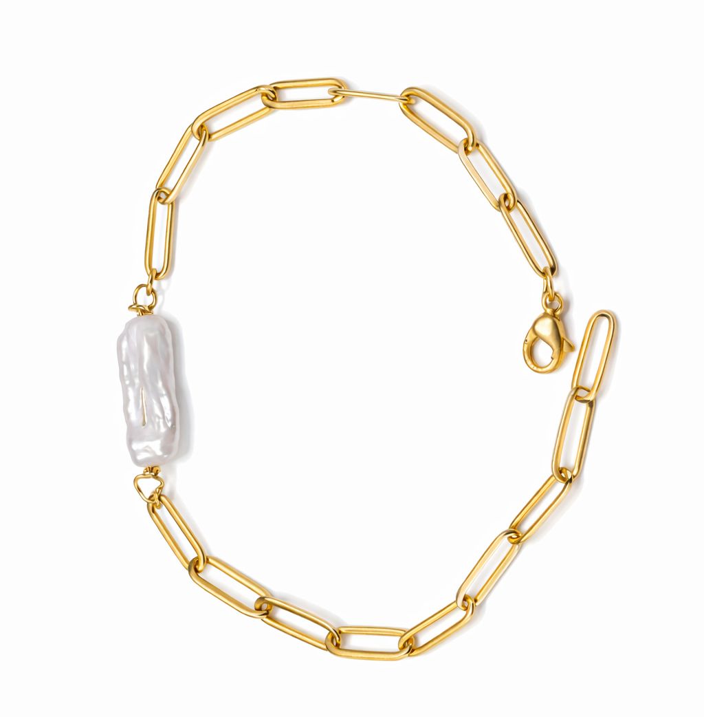 Gold chain bracelet with a large pearl on a white background