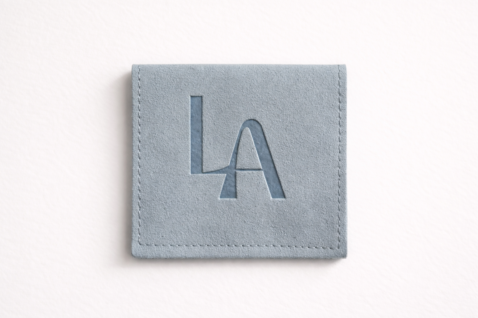 Velvet Pouch – Ocean Blue Edition (with earring divider)