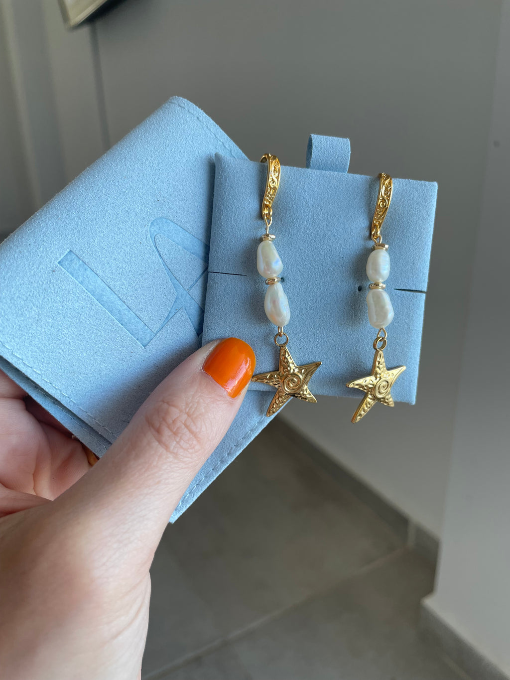 Velvet Pouch – Ocean Blue Edition (with earring divider)