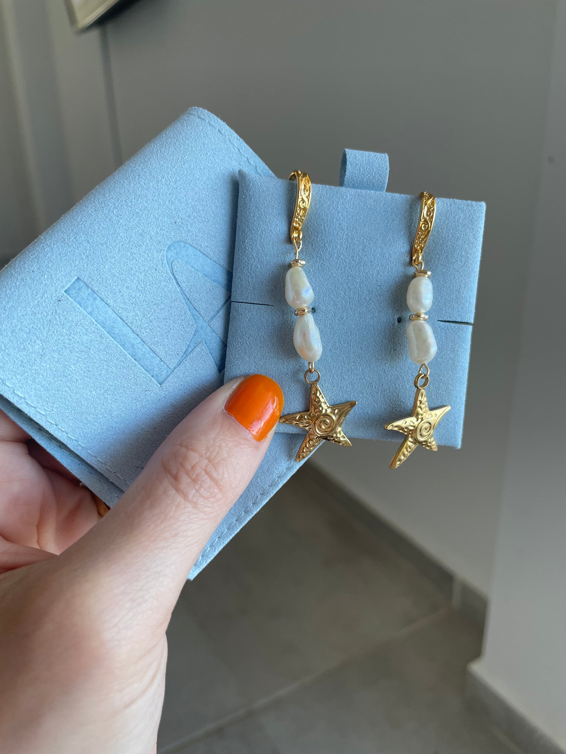 Velvet Pouch – Ocean Blue Edition (with earring divider)