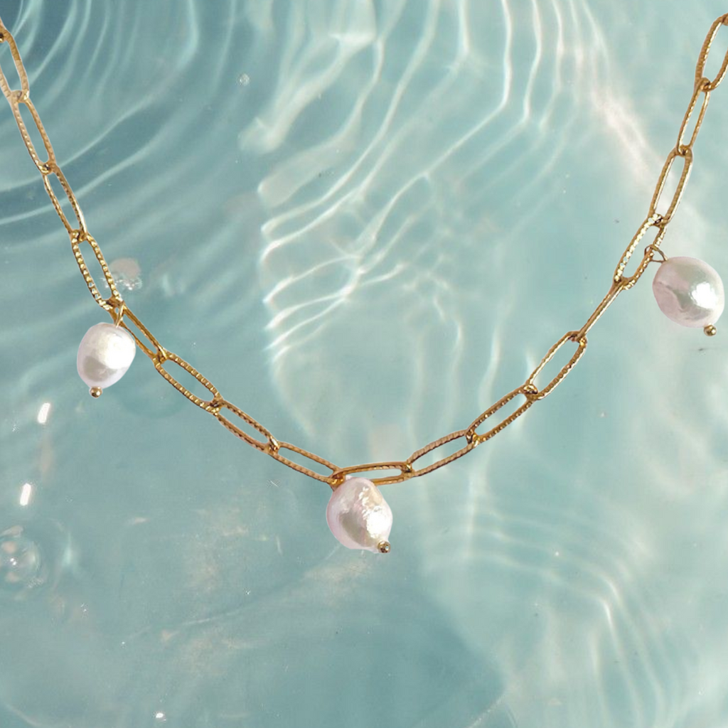 Cartagena Drops – Freshwater Pearl Pendant Necklace on 18K Gold Chain