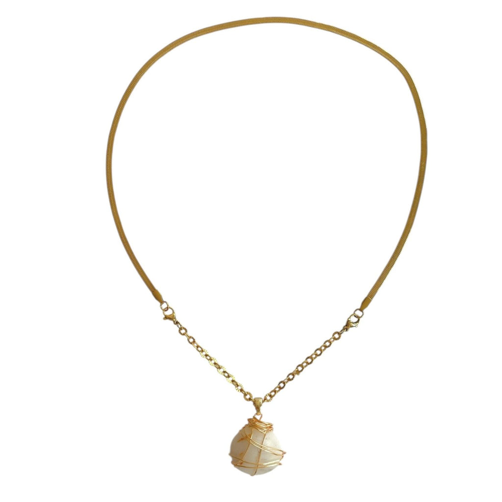 Ara- Ocean Shell Necklace – Gold Herringbone Chain with Natural Seashell Pendant