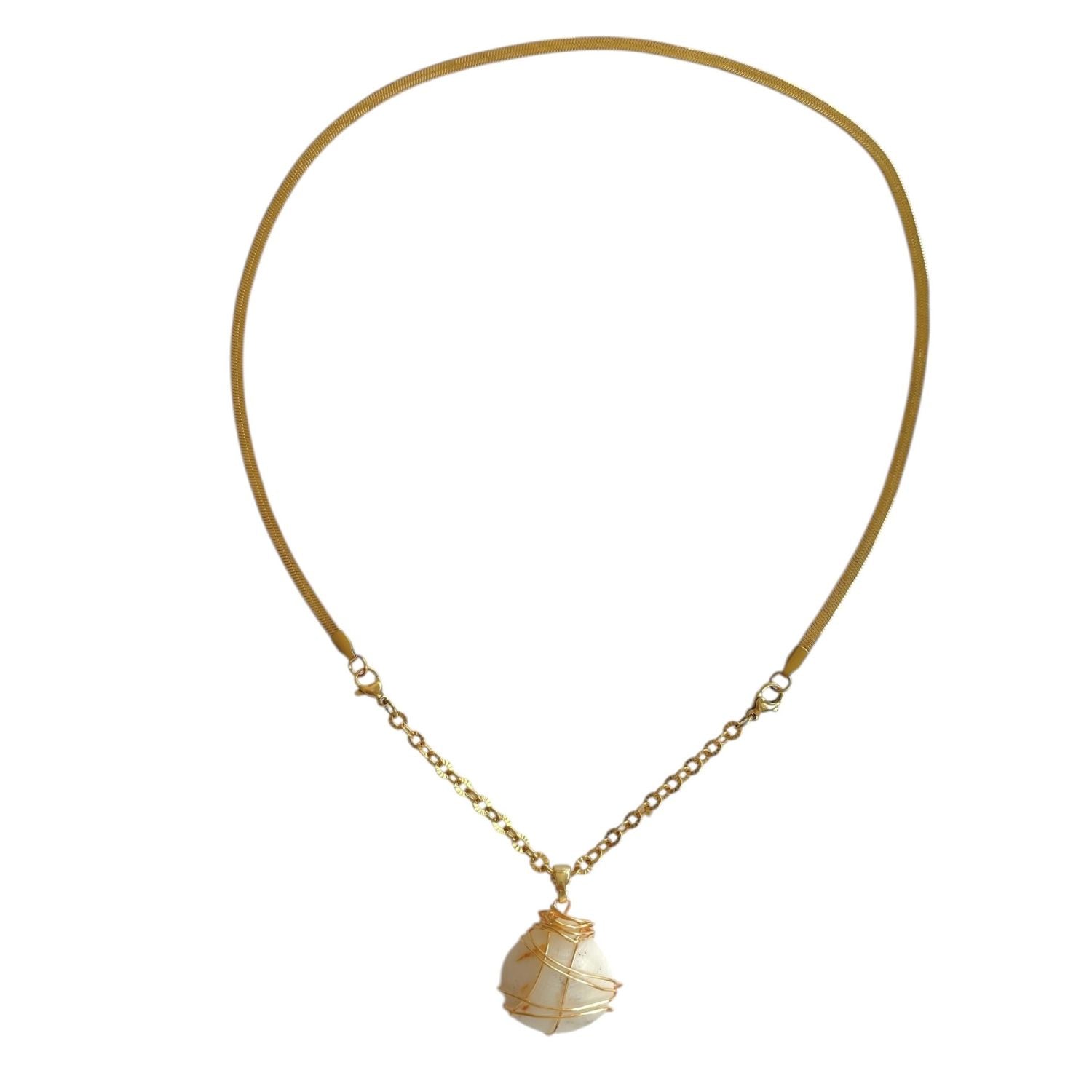 Ara- Ocean Shell Necklace – Gold Herringbone Chain with Natural Seashell Pendant