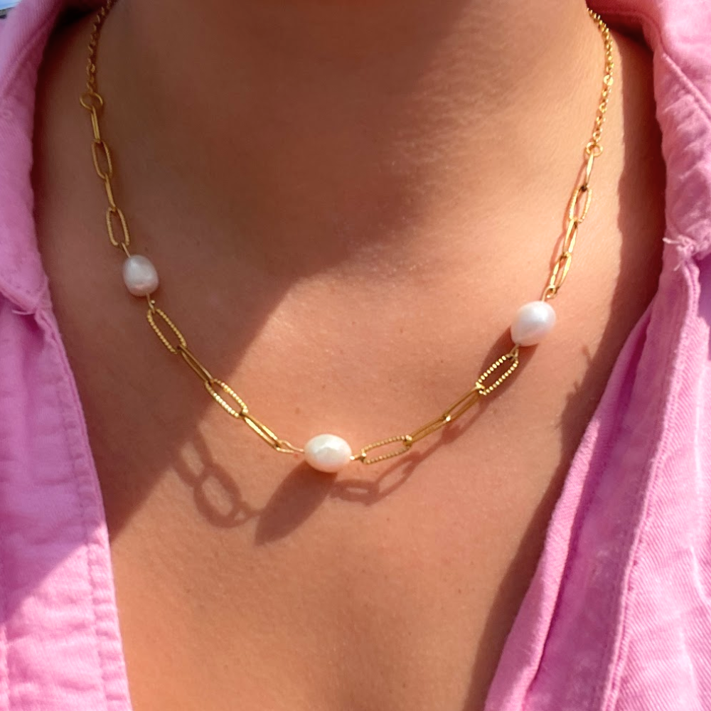 Cartagena – Freshwater Pearl Pendant Necklace on 18K Gold Chain