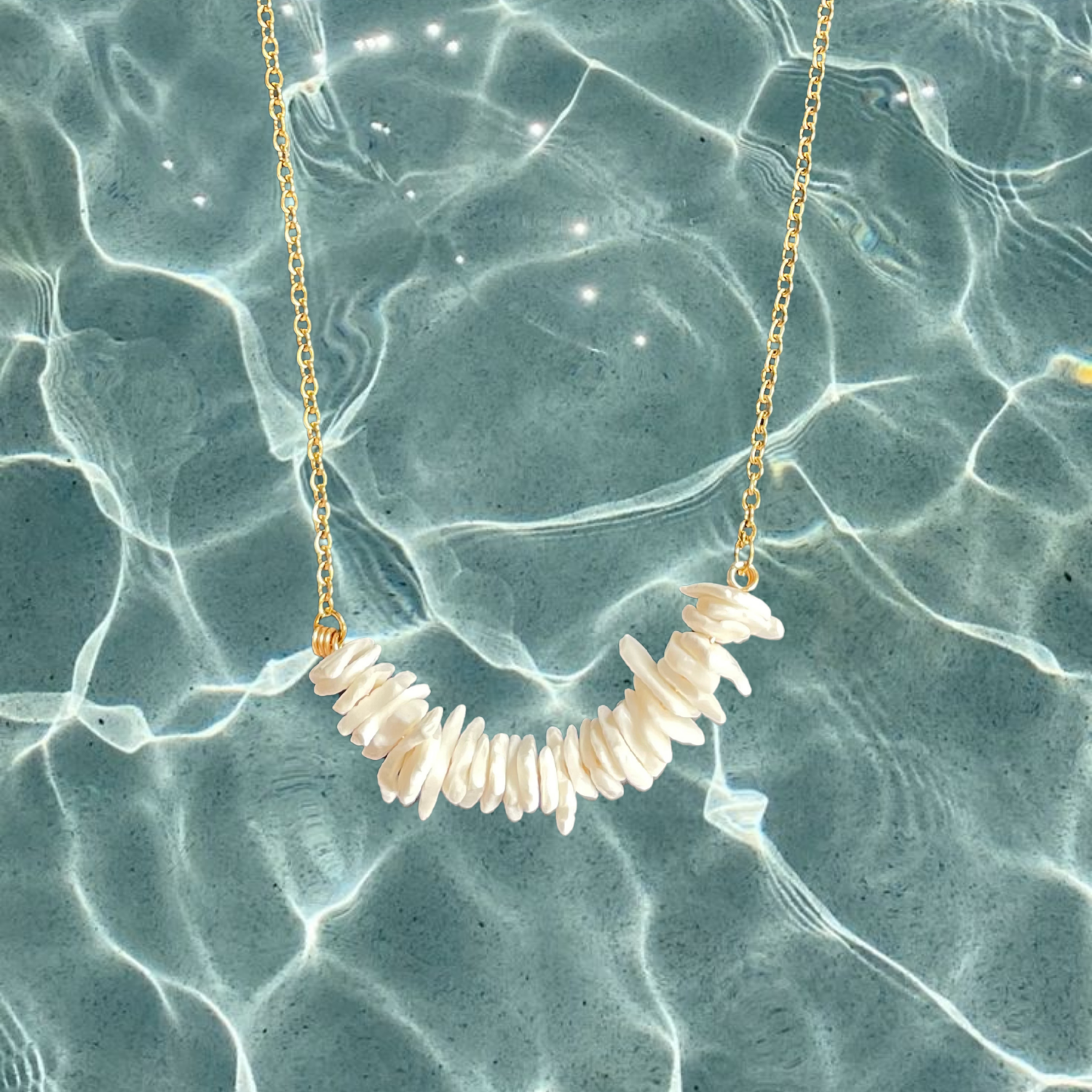 Delfi-C Shell – Natural Shell Curve Necklace in Gold