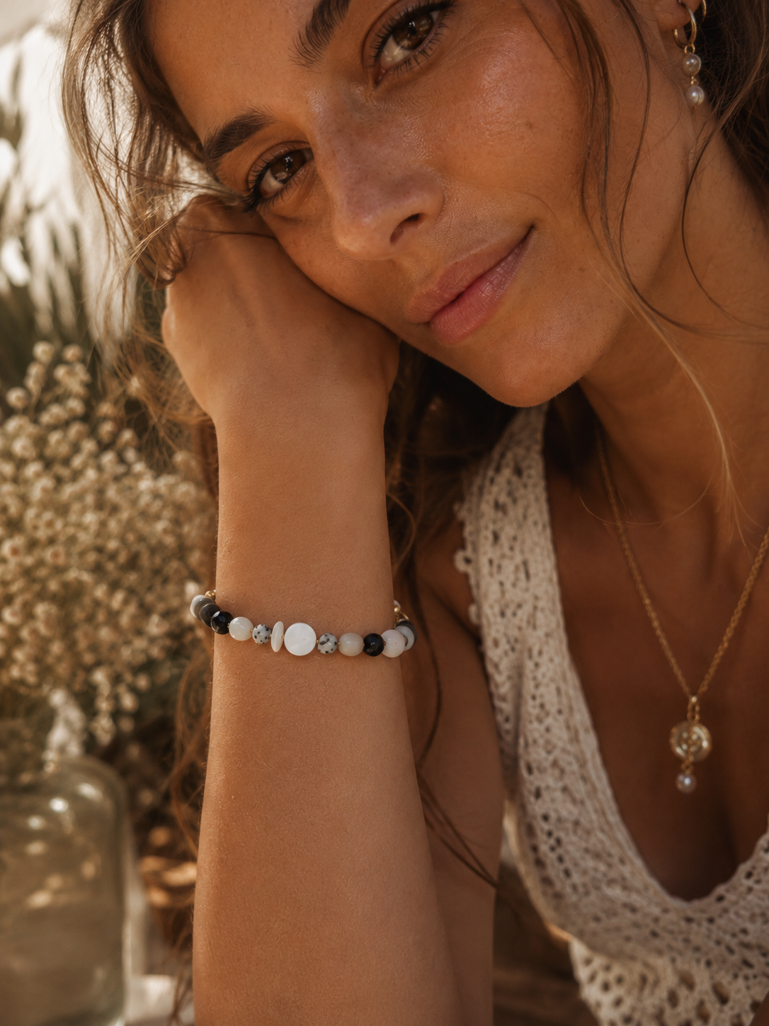Natural Stone & Seashell Bracelet – Gold
