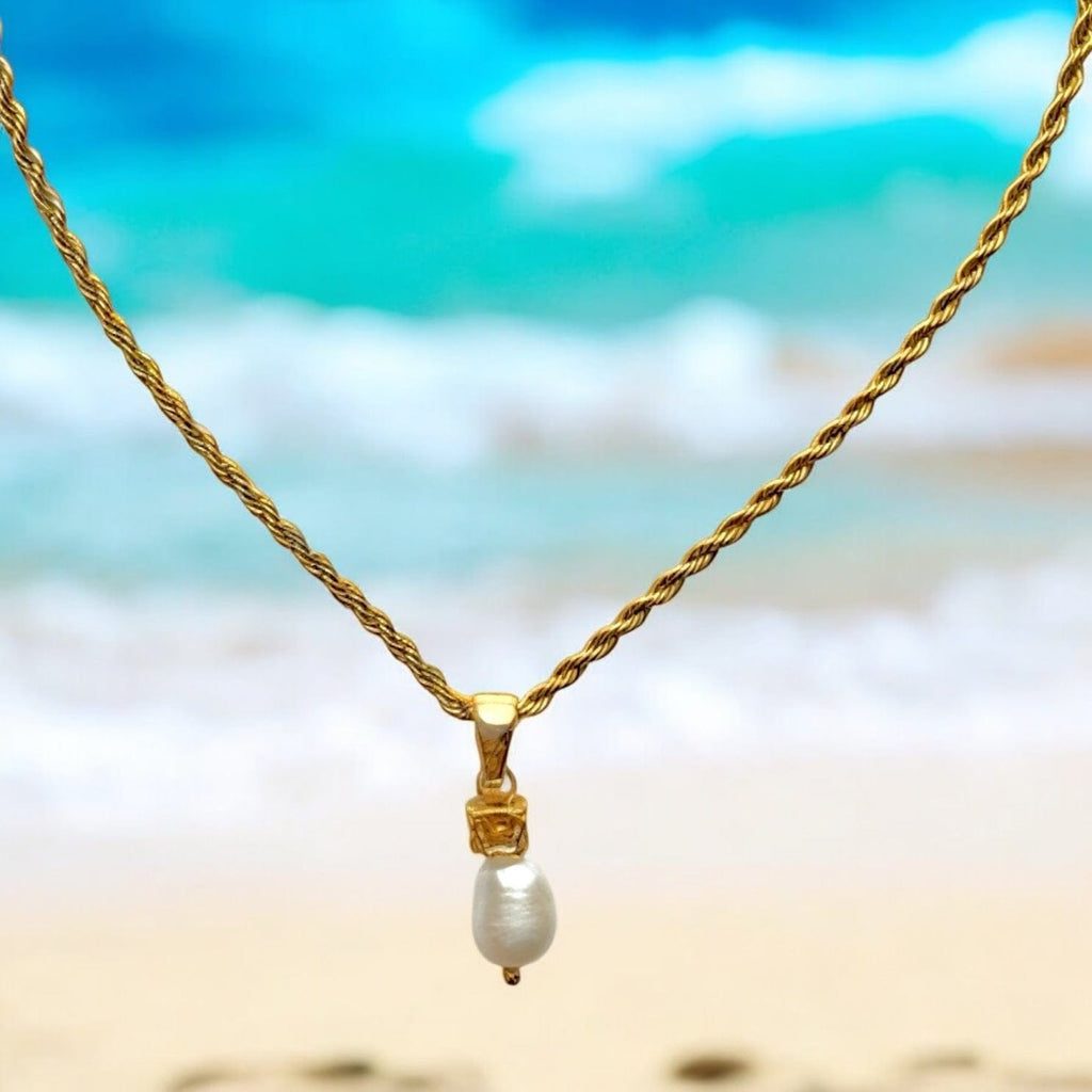 Punta del Este- Baroque Akoya Pearl and Gold Floral Pendant