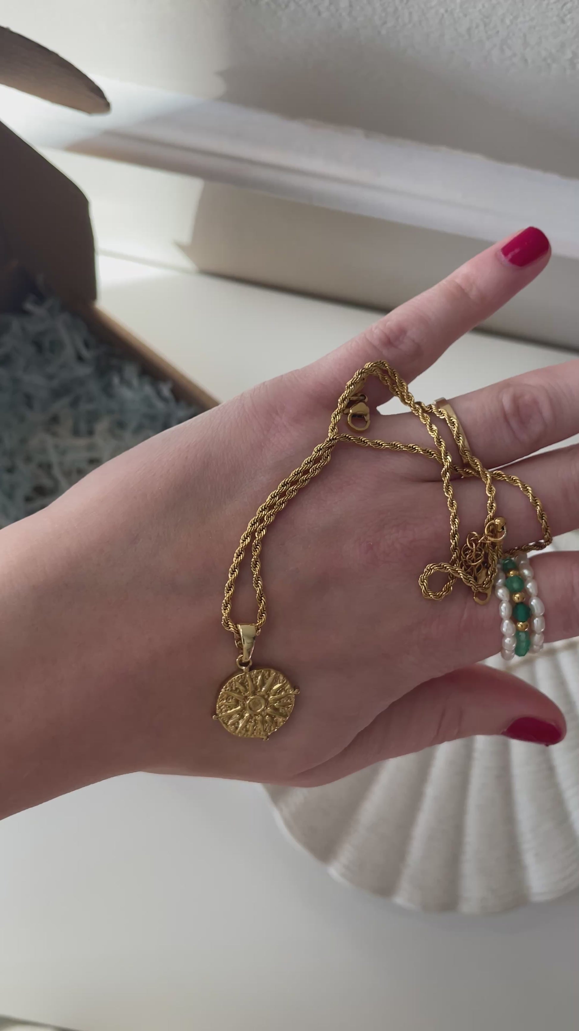 Perú Necklace – 18k Gold-Plated Compass Pendant